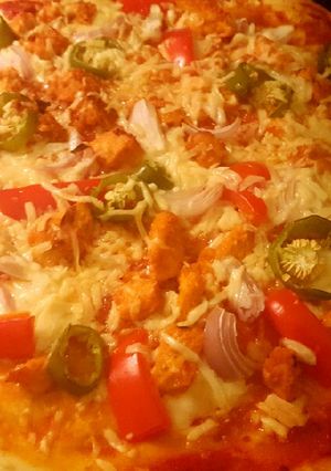 A picture of Homemade Chicken Tikka Pizza 😀.