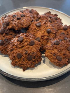 Una foto de Galletas integrales de avena y chocolote (casi sin azúcar)