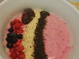 Ροζ smoothie bowl