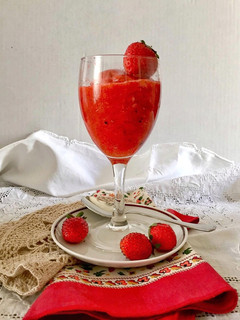 Foto di Sorbetto alle fragole 🍓🍓🍓 con profumo di cannella e pepe nero