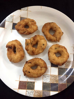 உளுந்து வடை செய்முறை முக்கிய புகைப்படம்