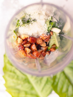 Una foto de Salsa pesto con almendras