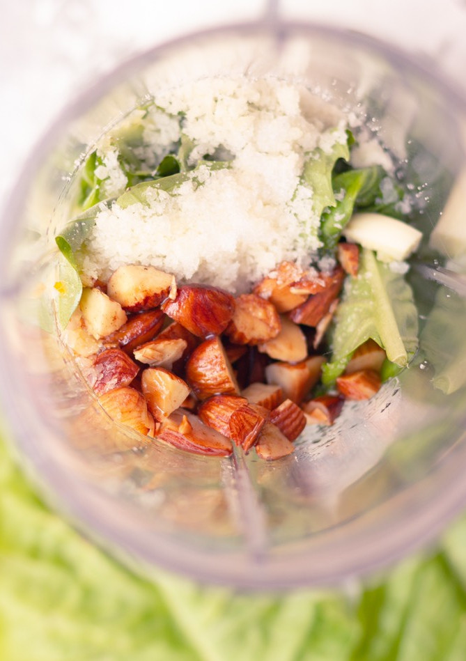 Una foto de Salsa pesto con almendras