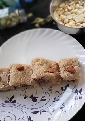मूंगफली चोको बर्फी(Moongfali choco burfi recipe in Hindi) रेसिपी मुख्य फोटो