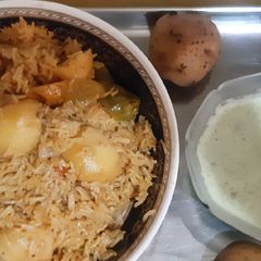 A picture of Aloo ki akni.