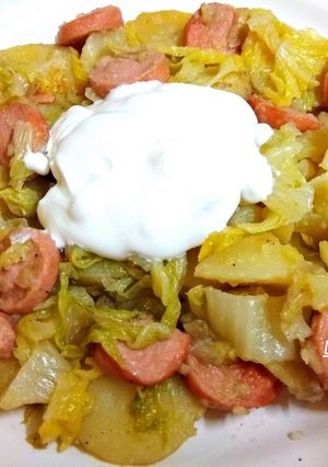 Virslis-kínai keles burgonya (egytálétel) recept fotója
