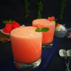 A picture of Carrot and strawberry juice.