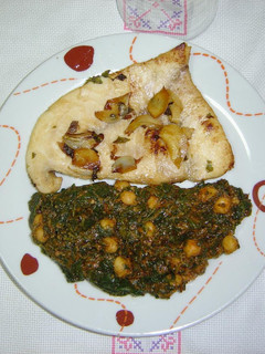 Una foto de Filete de pez espada con espinacas