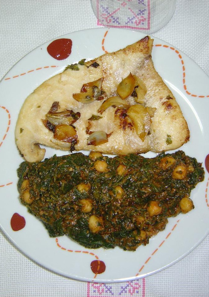 Una foto de Filete de pez espada con espinacas