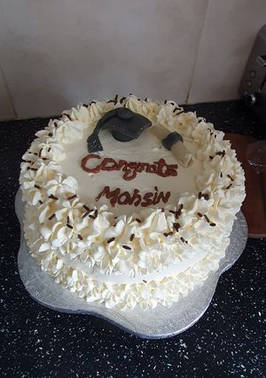 A picture of Graduation cake.