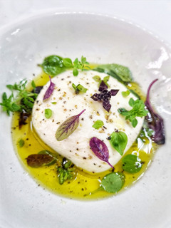Foto principal de Ensalada de queso mozzarella y albahaca