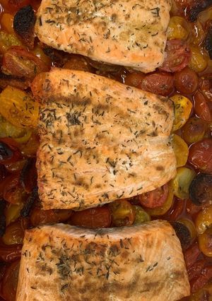 Une photo de Saumons rôties, tomates cerises et chorizo