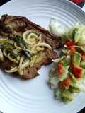 Chuleta de res en crema de jalapeños