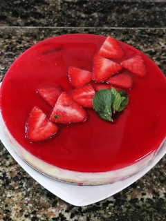 Una foto de Tarta de queso crema y fresas