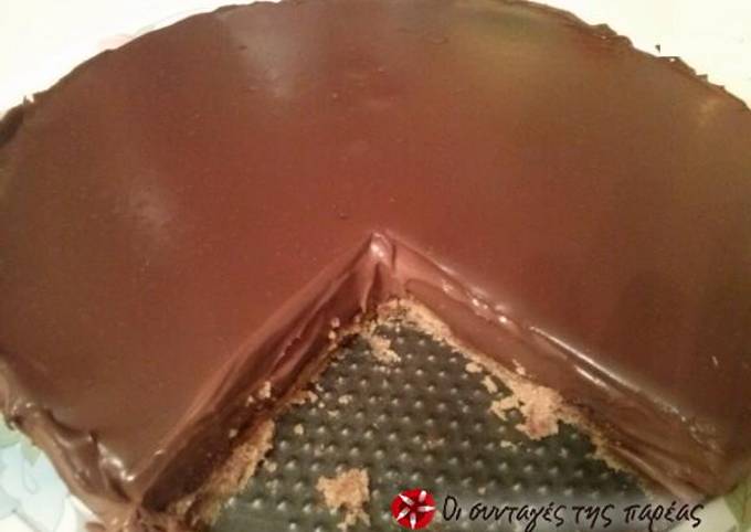 κύρια φωτογραφία συνταγής Τάρτα με γκανάζ σοκολάτας και μπισκότο