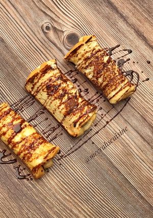 A picture of French toast roll up.