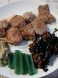 Solomillo con Velouté de almejas y salteado de setas