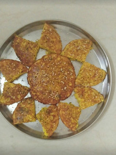 કઢાઇ હાંડવો(Handvo recipe in gujarati) રેસીપી મુખ્ય ફોટો
