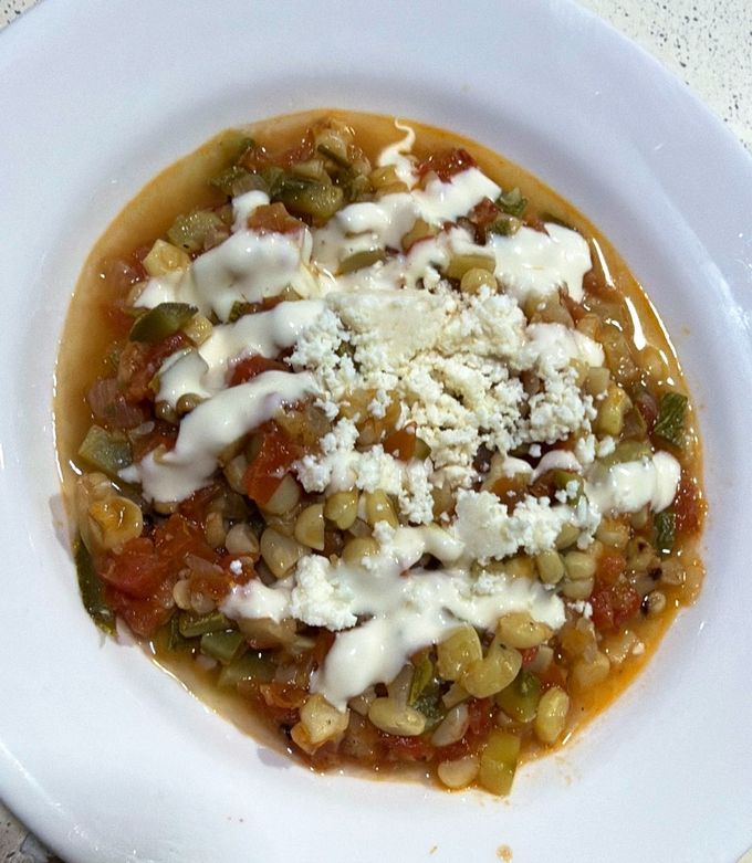 Una foto de Calabacitas con Elote