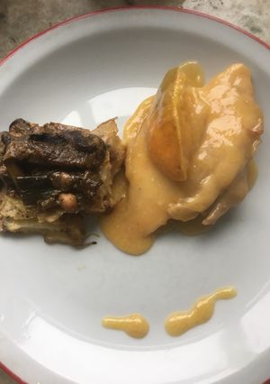 Una foto de Pollo a la naranja con tortilla de papas y hongos