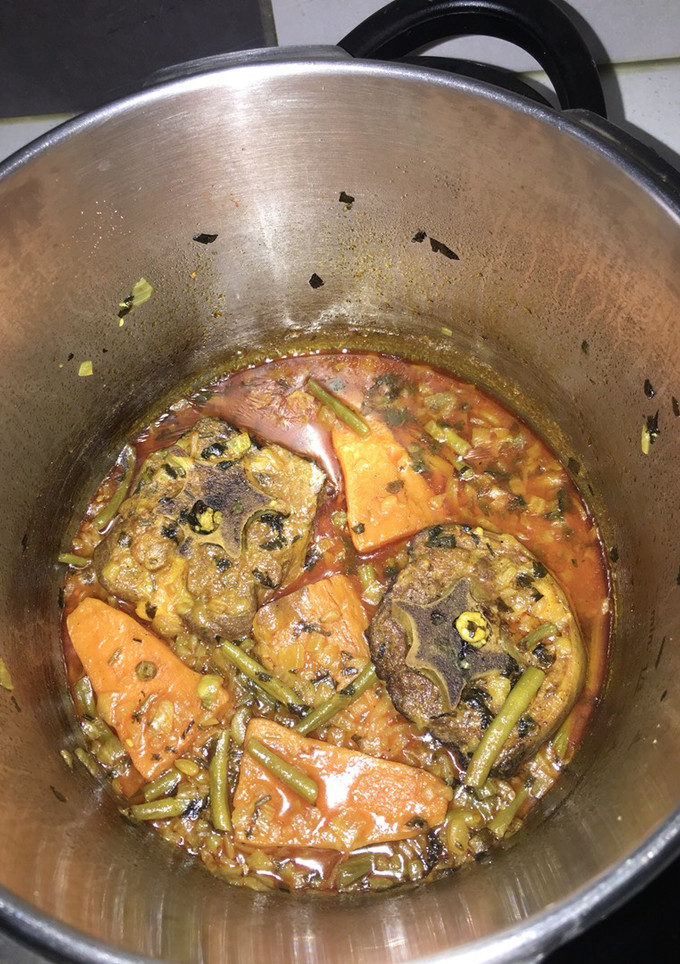 Una foto de Carne de ternera con batata y judías