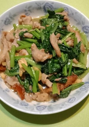 油菜炒雞肉 的食譜成品照片