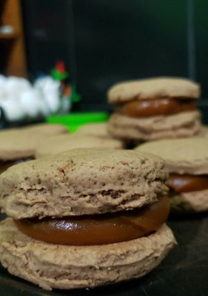 Una foto de Alfajorcitos de maicena de chocolate