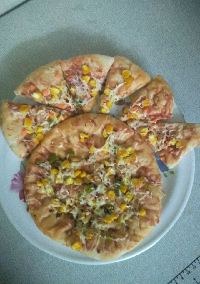 ચીઝ કોર્ન પીઝા (Cheese Corn Pizza Recipe In Gujarati) રેસીપી મુખ્ય ફોટો