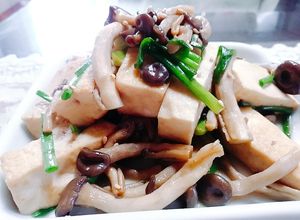 Hình của món Đậu phụ + nấm xào chay.