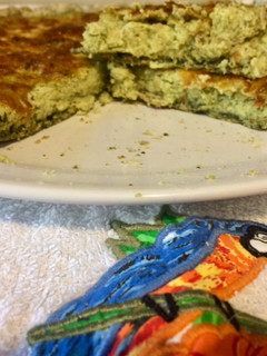Una foto de Cocina para principiantes: Tarta de brócoli y queso con masa de espinaca