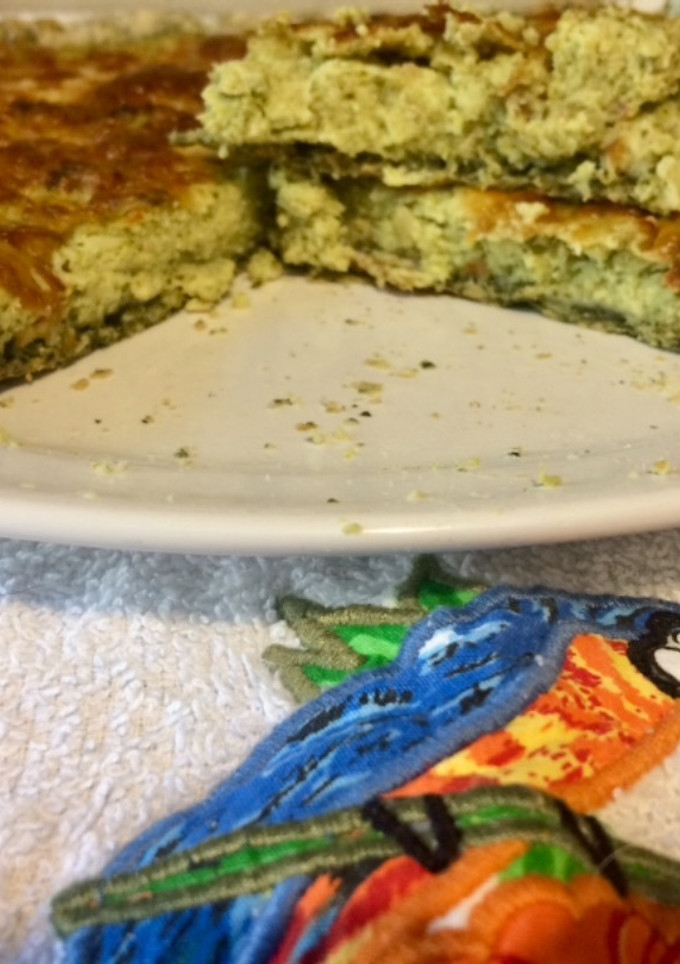 Una foto de Cocina para principiantes: Tarta de brócoli y queso con masa de espinaca