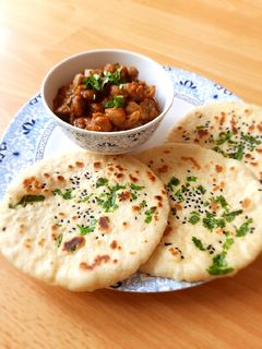 A picture of Chole kulcha.
