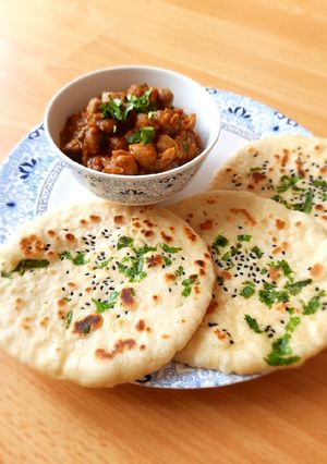 A picture of Chole kulcha.