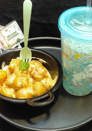 ક્રીમી ચીઝી બેબી પોટેટો ઈન વ્હાઈટ સોસ (Creamy Cheesy Baby Potato In White Sauce Recipe In Gujarati) રેસીપી મુખ્ય ફોટો