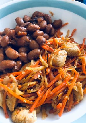 O poză a rețetei Salată de morcovi cu țelină, piept de pui și quinoa 🥗.