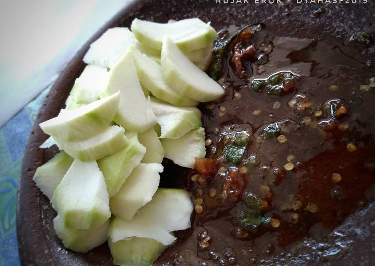 Bagaimana Membuat Rujak Erok mangga muda, Lezat