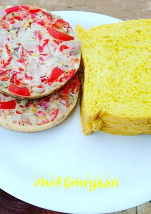 A picture of Egg and bread 😋😋.