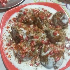 A picture of Dahi balla Chaat.