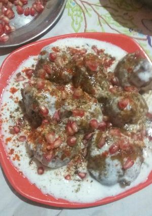 A picture of Dahi balla Chaat.