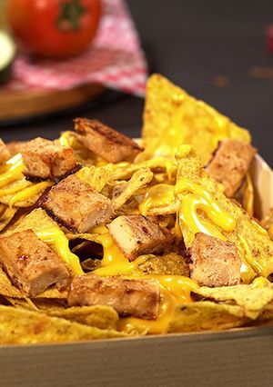 Una foto de Nachos extremoscon julianas de pollo