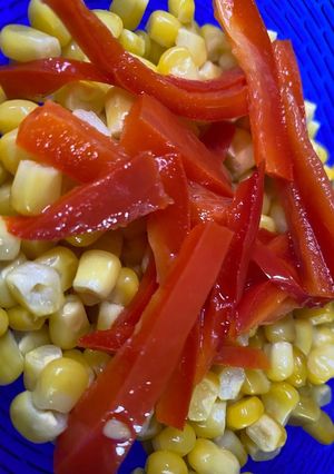 Una foto de Ensalada de maíz con morrones y ajo estilo Sofía
