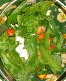 Ensalada fresca para Navidad (rúcula, lechuga, tomate, queso)