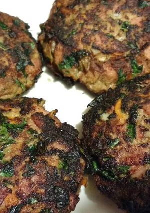 Una foto de Hamburguesas de res con manzana y zanahoria