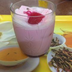 A picture of Milkrose with Gulkand icecream.