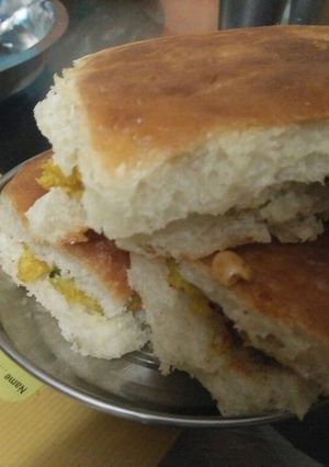A picture of Maharashtrian Dabeli.