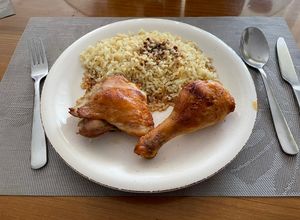 Una foto de Pollo adobado con ajo y jengibre