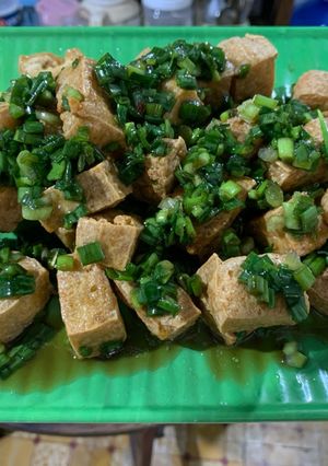 Hình của món Đậu chiên tẩm hành.