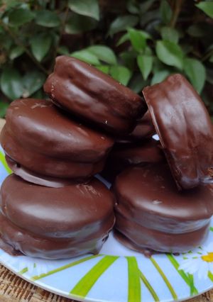 Una foto de Alfajores de chocolate🍫 relleno de dulce de leche 🍯