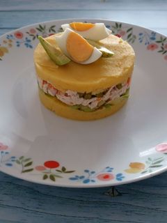 Una foto de 🇵🇪Causa limeña de pollo🇵🇪