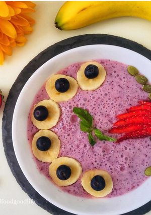 A picture of Berry berry smoothie.